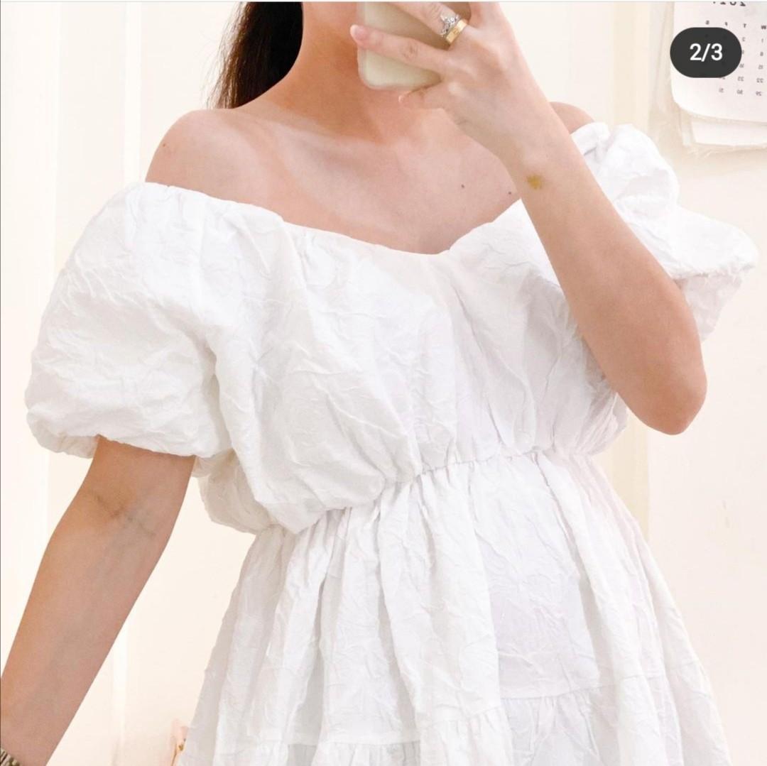 White dress puff sleeves (Category: Dresses) located in Pasig City. Submitted by ihma29 (Listing ID 1143911215, Image 2). Description: Makapal ang tela. Ginamit lang po once. After wedding Need funds. M-L No when worn po yan na po yun..