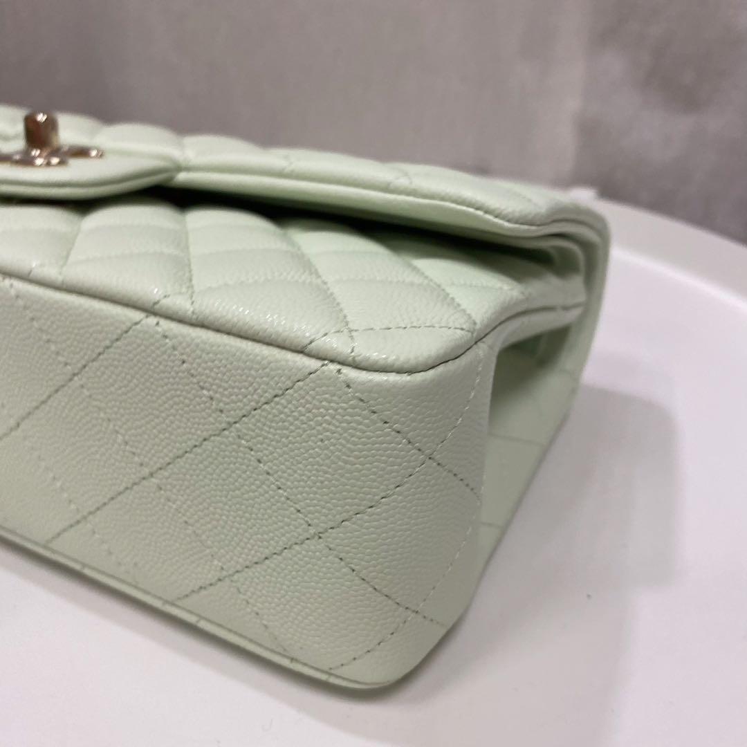 Authentic Chanel 22C Light Green Medium Classic Flap bag in Caviar Light  Gold hardware, Luxury, Bags & Wallets on Carousell