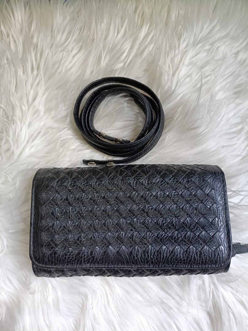 Banig Sling Wallet (Category: Wallets & Card holders) located in Bato. Submitted by abegailtimajo (Listing ID 1144190040, Image 1). Description: like new no issues/flaws.