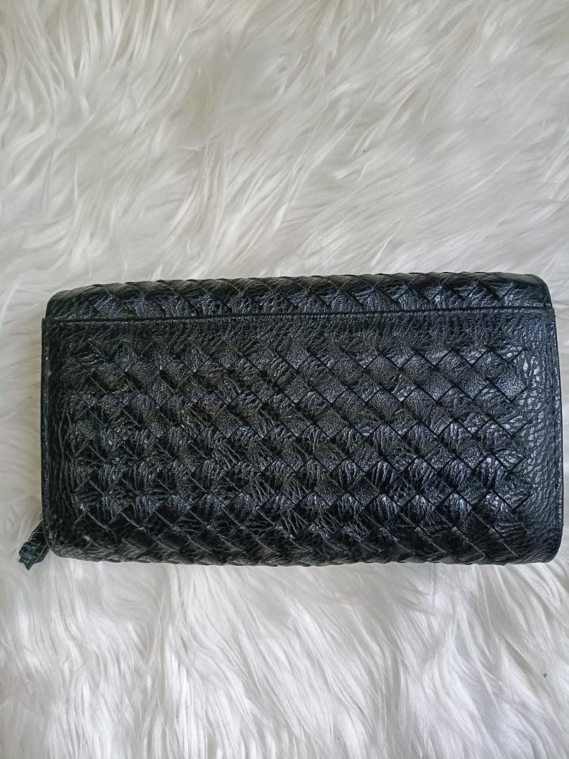 Banig Sling Wallet (Category: Wallets & Card holders) located in Bato. Submitted by abegailtimajo (Listing ID 1144190040, Image 2). Description: like new no issues/flaws.