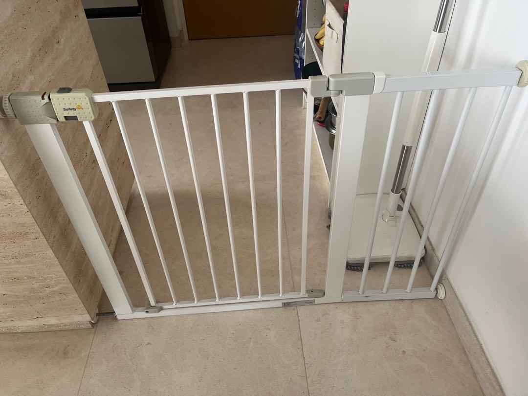 child/pet gate with extender, Babies & Kids, Baby Nursery & Kids Furniture, Safety Gates, Locks