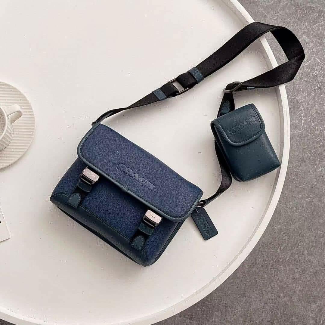 Coach Mens Cross body bag (Category: Luxury Bags & Wallets) located in Santa Cruz. Submitted by janelovebagswatchesshoesph (Listing ID 1144187656, Image 1). Description: with tag, dust bag, paper bag, cards and gift receipt.