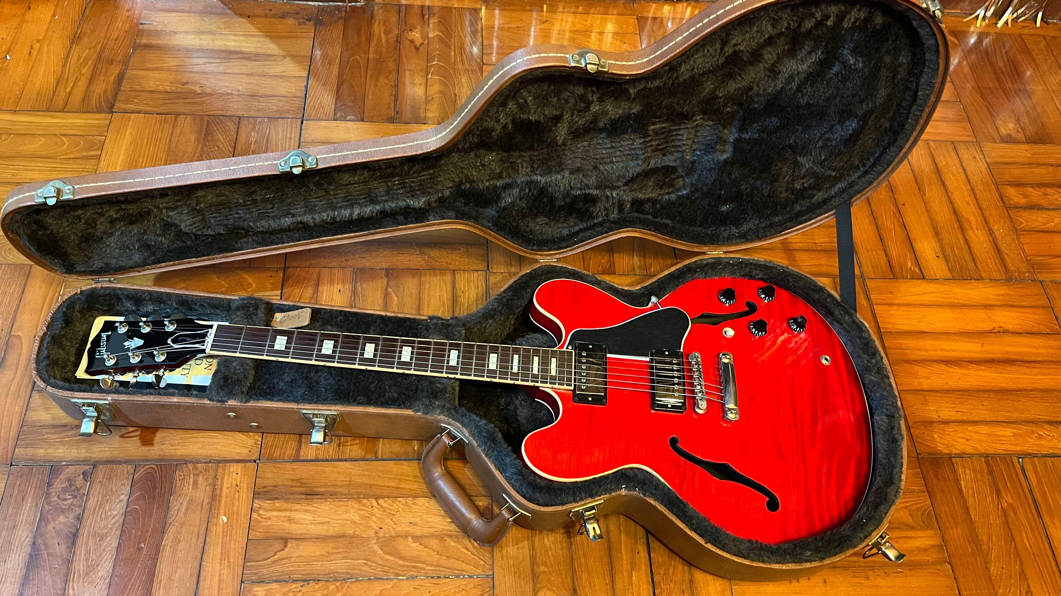 Gibson ES 335 Custom. 99% NEW!, 興趣及遊戲, 音樂、樂器& 配件, 樂器