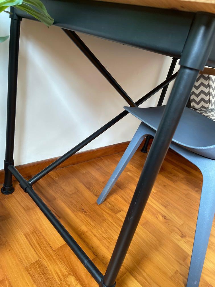 Ikea table (Category: Tables & Sets) located in Singapore. Submitted by campbell99 (Listing ID 1144123764, Image 2). Description: .