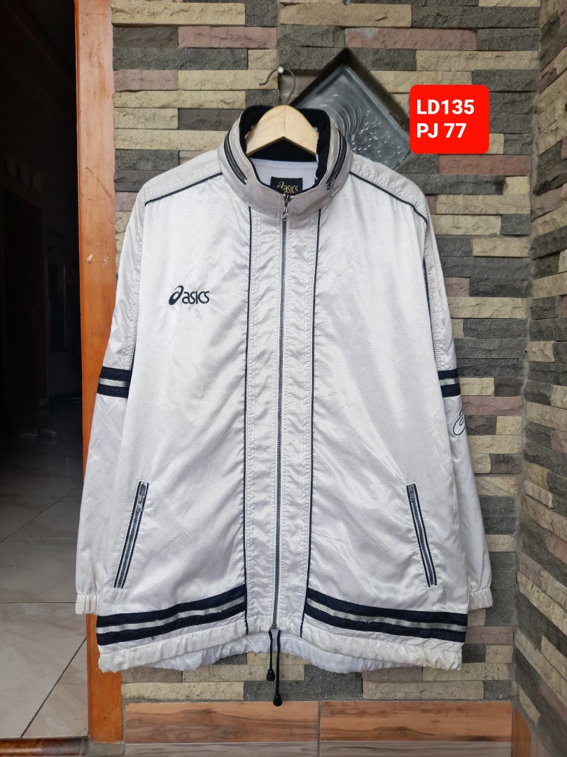 Jaket asics original Fesyen Pria Pakaian Baju Luaran di Carousell