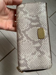 (Category: ) located in . Submitted by lylyang (Listing ID 1144058779, Image 1). Description: .