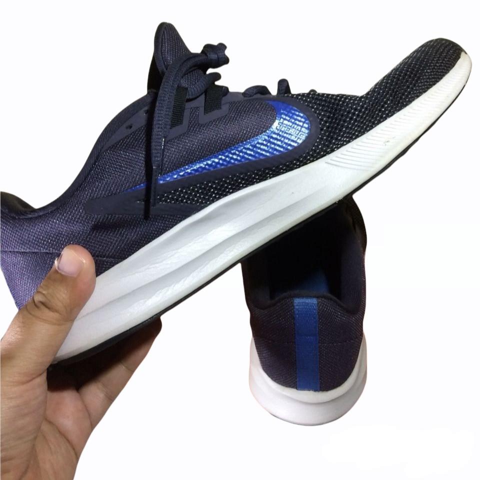 Nike downshifter 9, Fesyen Pria, Sepatu , Sneakers di Carousell