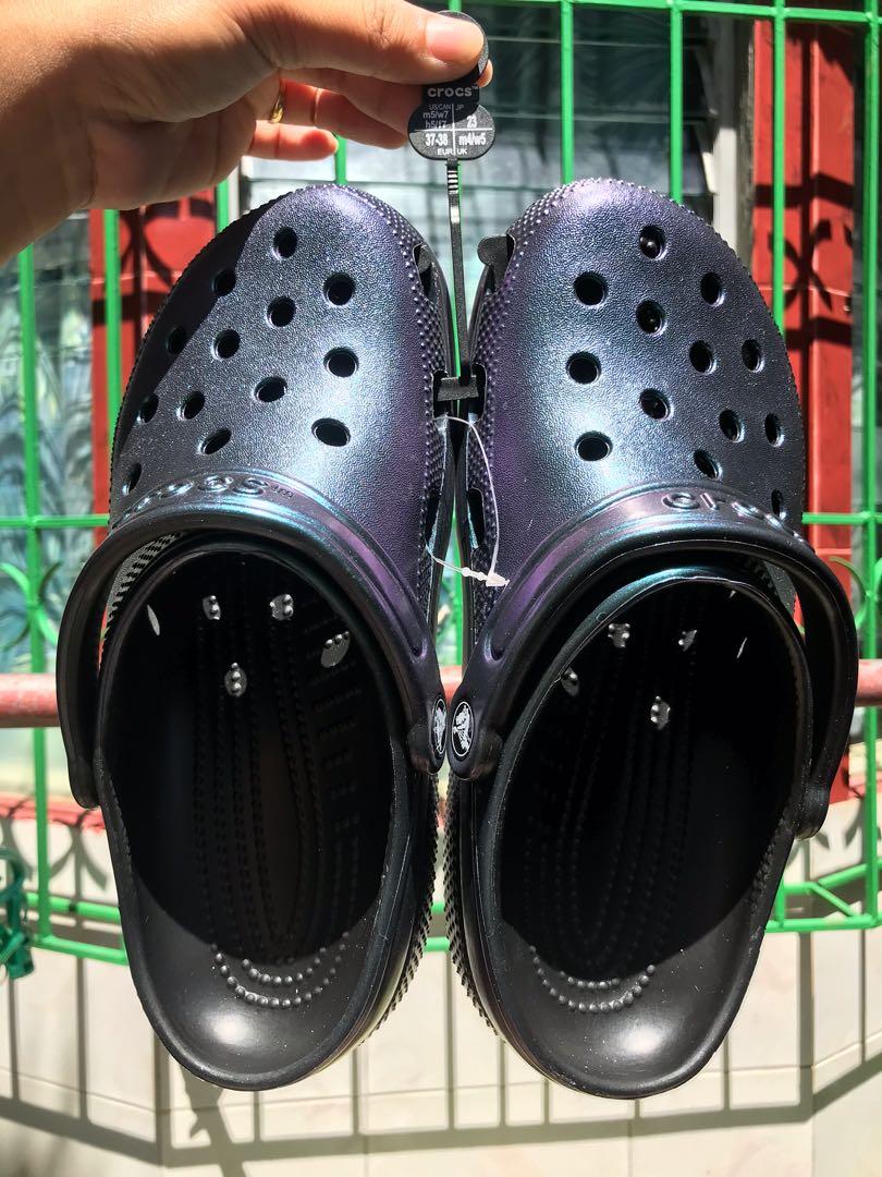 Prismatic crocs online