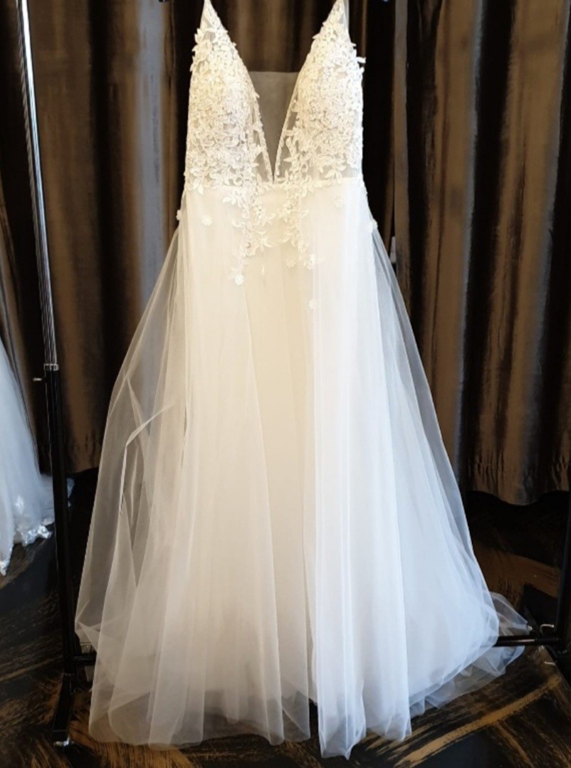 Casual white plus discount size wedding dress
