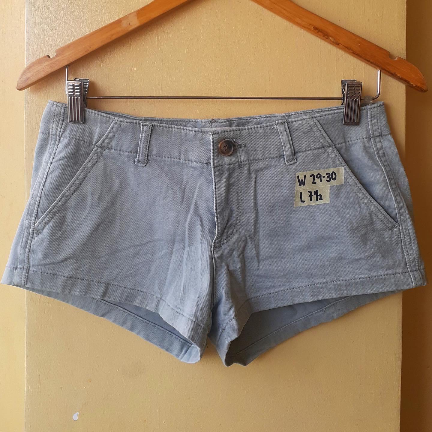 SHORTS HOLLISTER, Women's Fashion, Bottoms, Shorts on Carousell