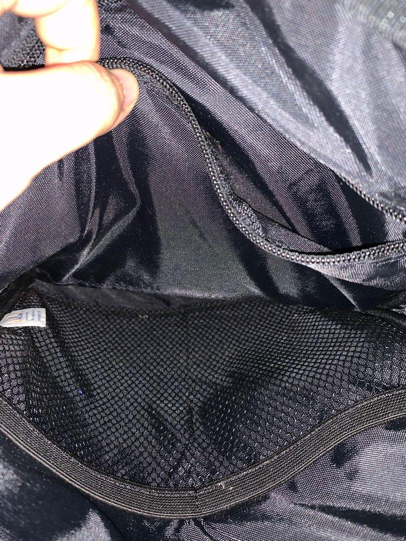 Sling bag (Category: Sling Bags) located in Ujong Pasir. Submitted by dieyy88 (Listing ID 1144192521, Image 2). Description: Made in korea .