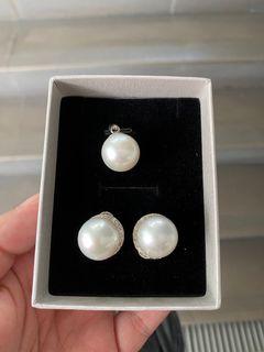 South sea pearl earrings and pendant