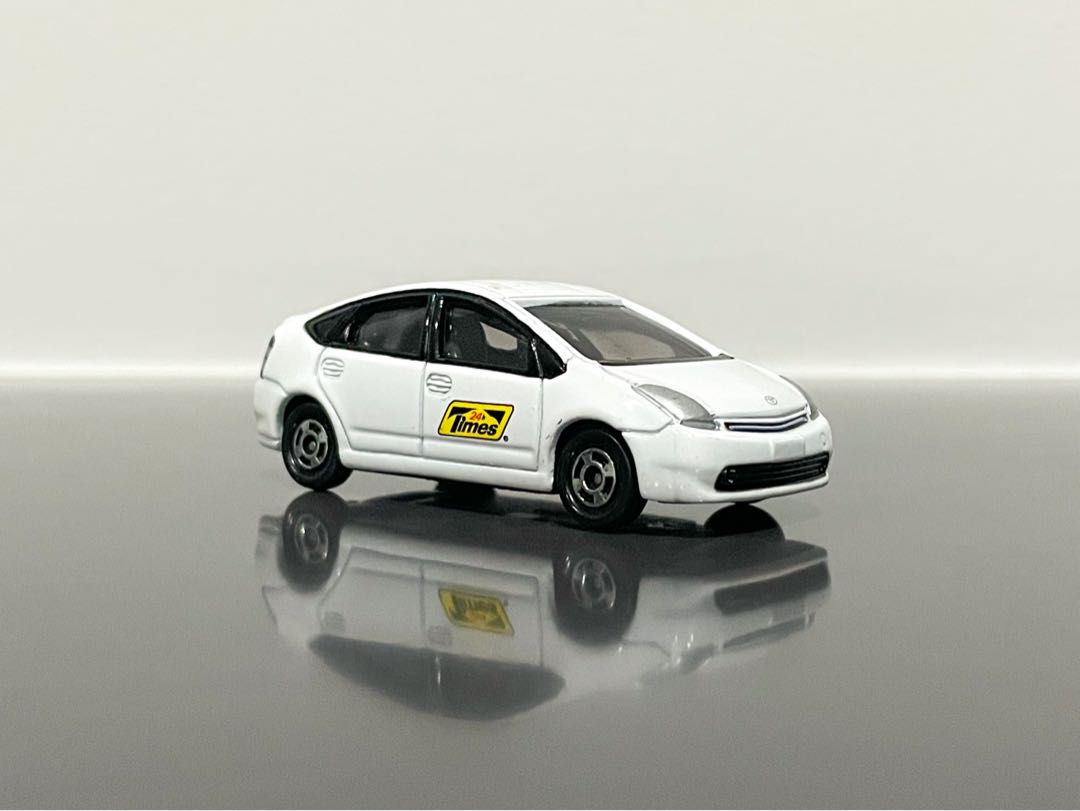 Tomica prius 2025