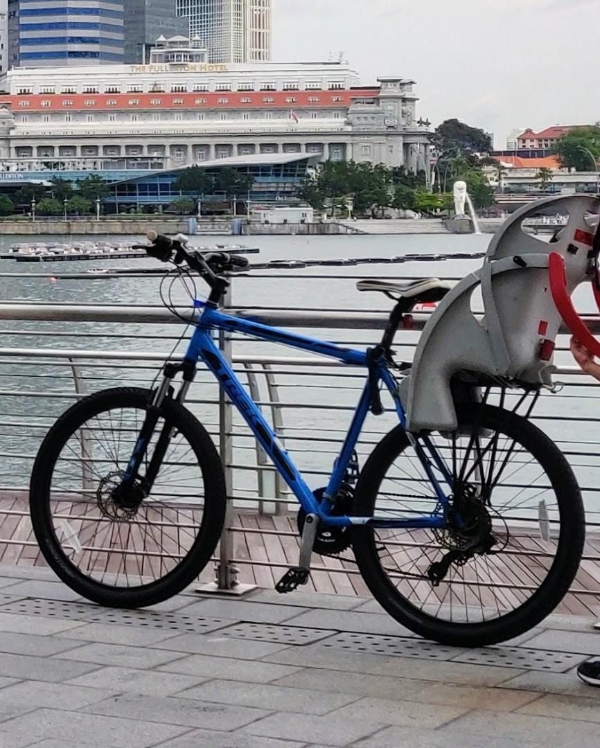 Trek mountain bike with co pilot child seat Sports Equipment