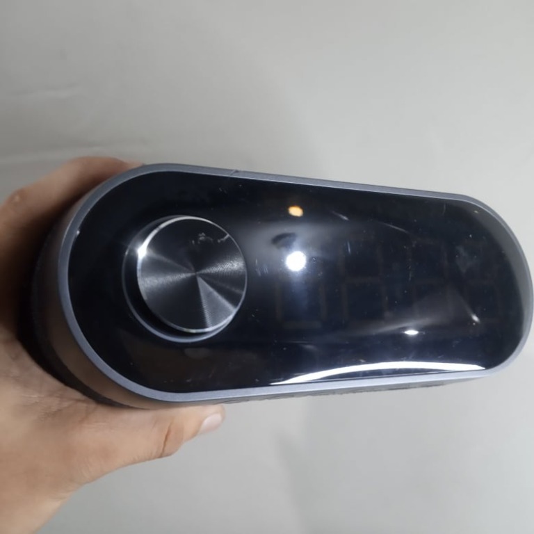 XCD BT CLOCK RADIO WIRELESS CHARGING, Furniture & Home Living, Home