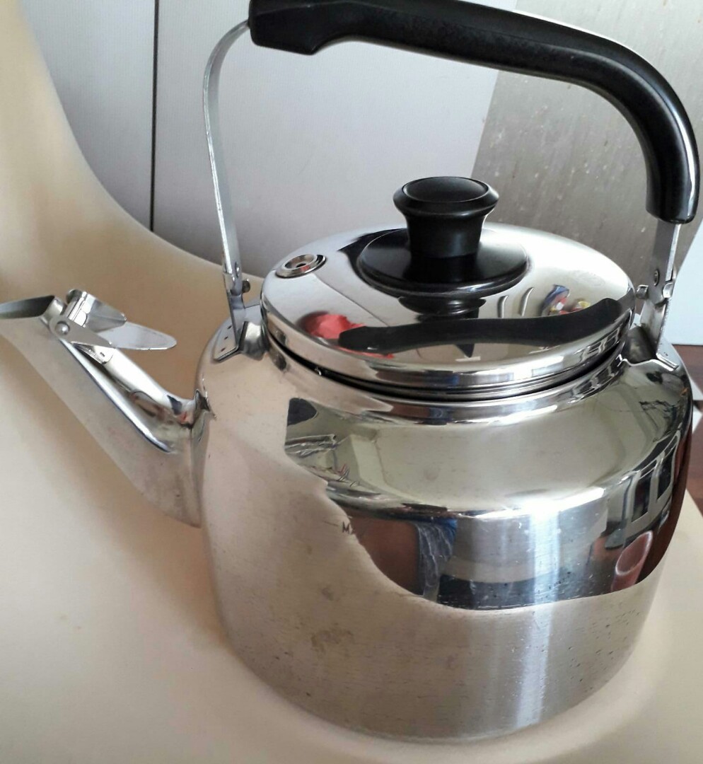 Zebra 4.5l Whistling Kettle, TV & Home Appliances, Kitchen Appliances