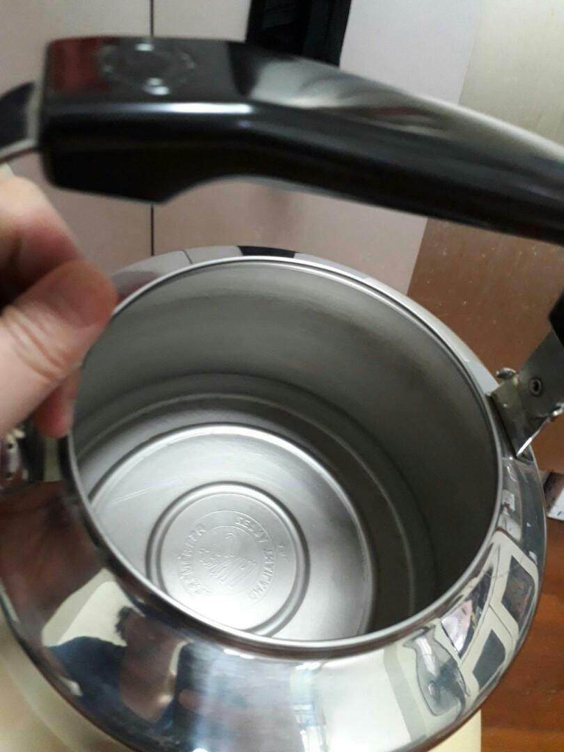 Zebra 4.5l Whistling Kettle, TV & Home Appliances, Kitchen Appliances