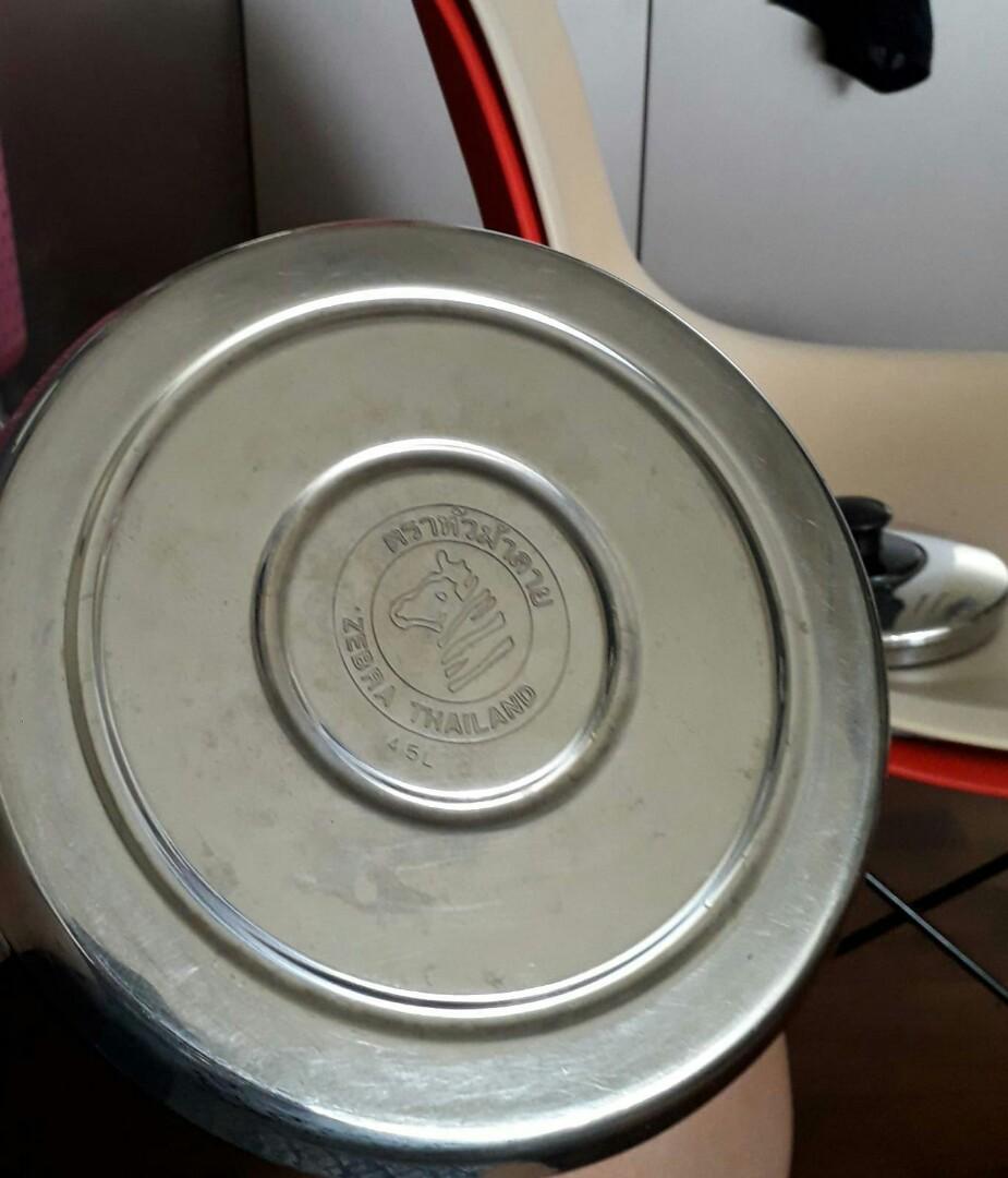 Zebra 4.5l Whistling Kettle, TV & Home Appliances, Kitchen Appliances