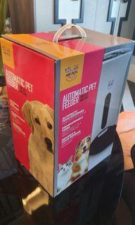Automatic pet feeder from US