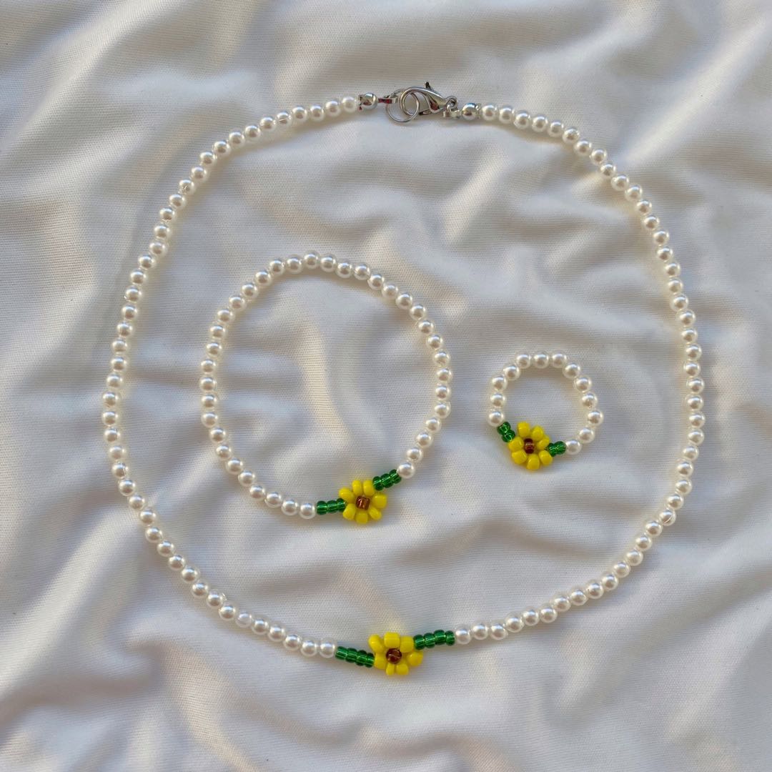 Beaded sunflower necklace sale