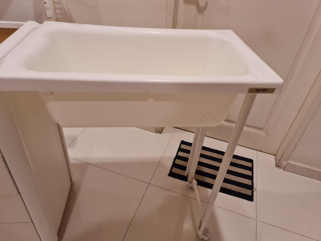 Brevi bath station, Babies & Kids, Bathing & Changing, Bathtub & Bath
