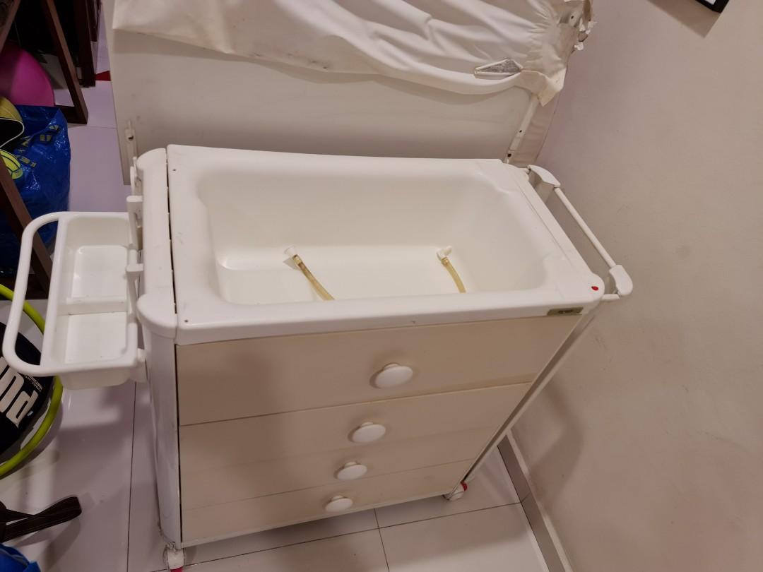 Brevi bath station, Babies & Kids, Bathing & Changing, Bathtub & Bath