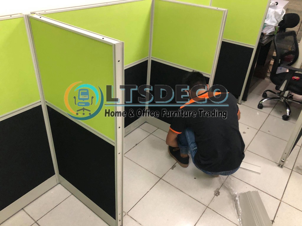 CALL CENTER TABLE OFFICE PARTITIONS, Furniture & Home Living, Office ...