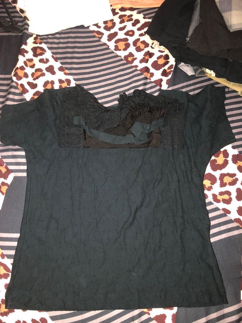 CDG tricot Comme Des Garcons top (Category: Luxury Apparel) located in Cebu City. Submitted by dandelionne (Listing ID 1144410651, Image 2). Description: very peter pan like top there are flower patterns all over the top, it might not be clearly seen cuz of my bad lighting lol size s on tag.