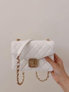Chanel bag in white crystal  水晶款白色 低於原價發售！