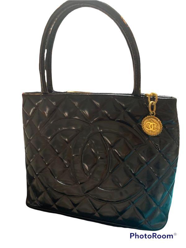 Chanel Medallion Tote (Category: Luxury Bags & Wallets) located in Paranaque City. Submitted by thebosscoutureph (Listing ID 1144283855, Image 1). Description: guaranteed authentic with holo sticker no authenticity card in excellent condition shiny gold hardware .
