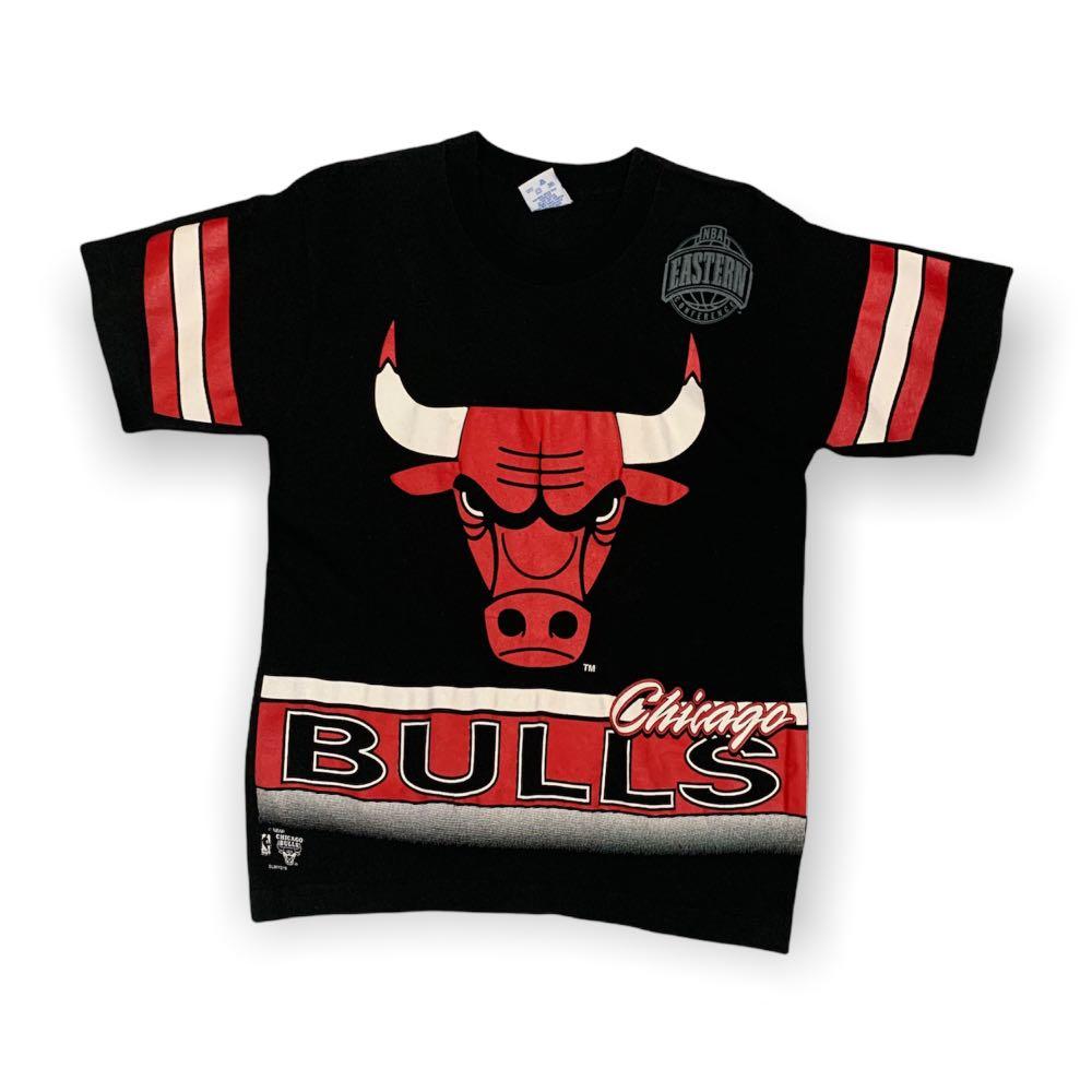 Vintage tee Chicago bulls, Men's Fashion, Tops & Sets, Tshirts & Polo Shirts  on Carousell