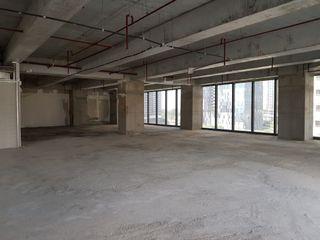Corner 293 sq.m. office space for lease in High Street South Corporate Plaza Near Market Market & SM Aura