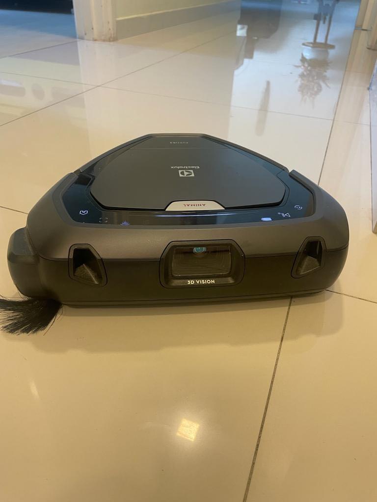 ELECTROLUX PURE I9.2 ROBOTIC VACUUM, TV & Home Appliances, Vacuum