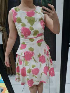 Flowery broken white dress