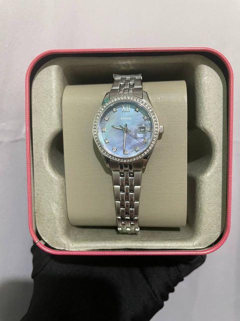 Fossil watch with clearance mother of pearl face