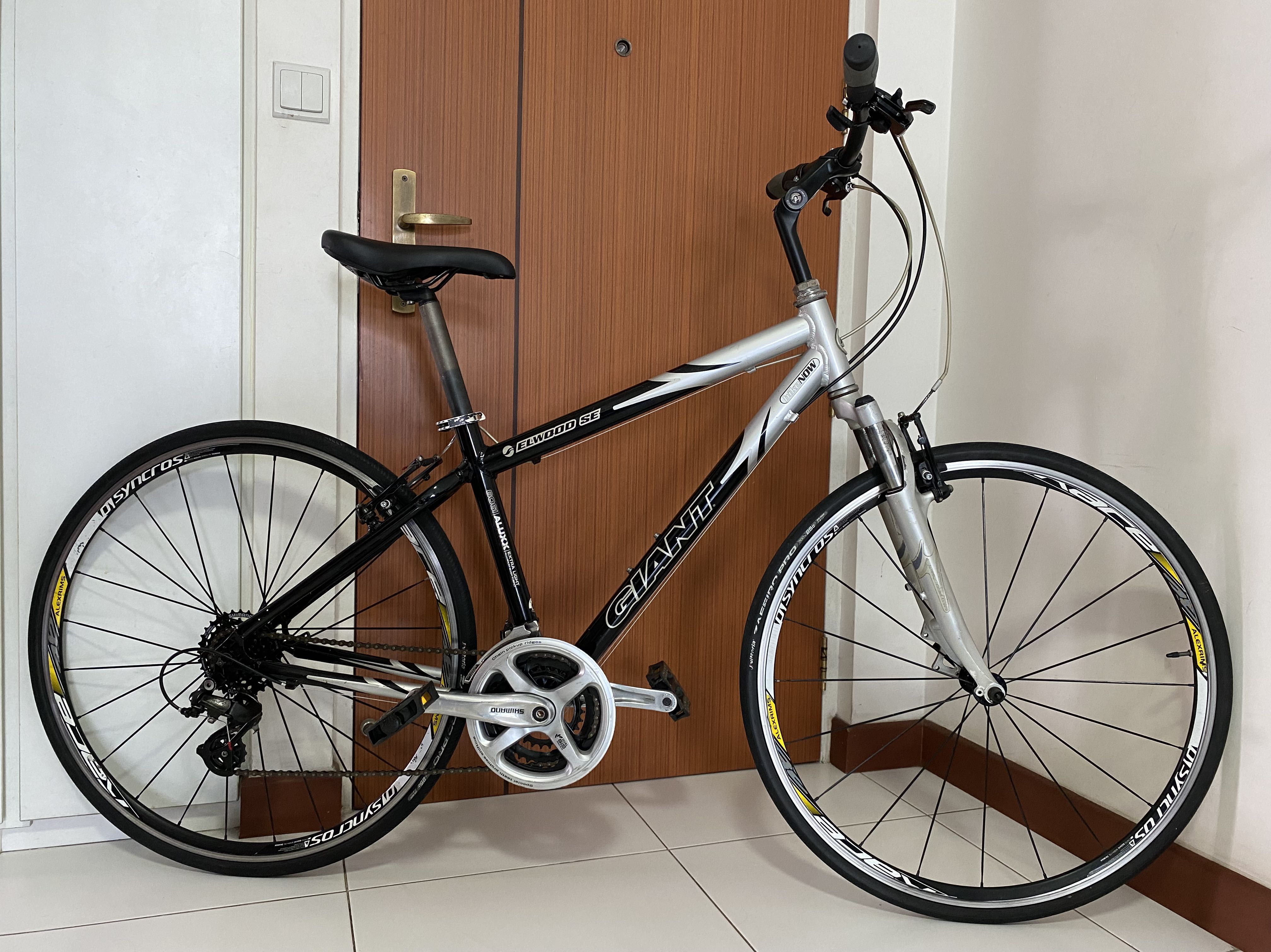 Giant hotsell elwood bike