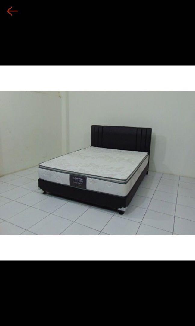 Lemari 3 pintu & Spring Bed, Perabotan Rumah di Carousell