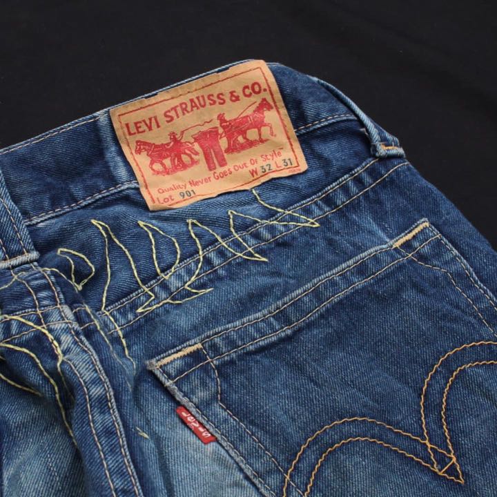 Levi's Flame Jeans Lot 901 Denim, Fesyen Pria, Pakaian , Bawahan di  Carousell