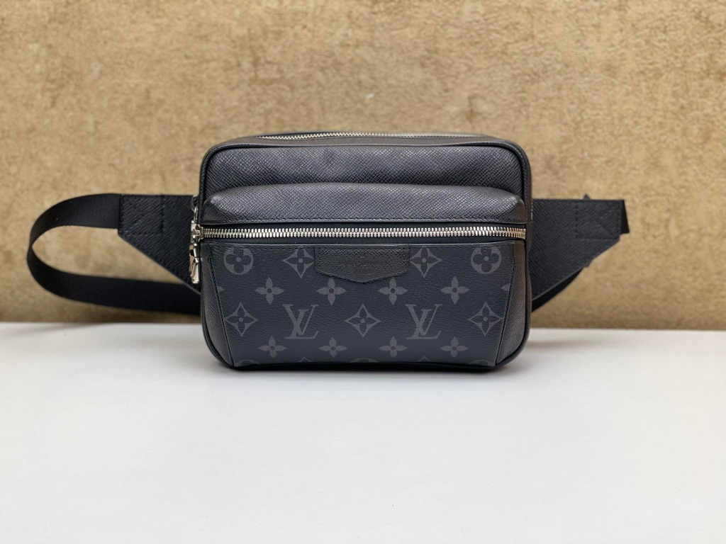 Shop Louis Vuitton Outdoor bumbag (M30245) by Repay