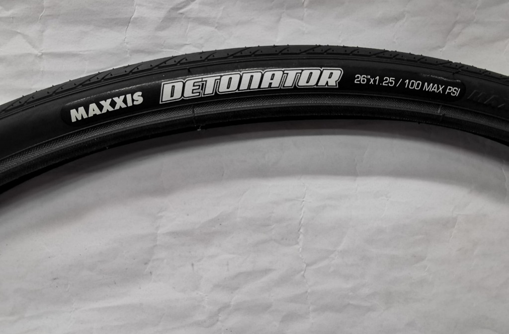 Maxxis Detonator Tyre, Sports Equipment, Bicycles Parts
