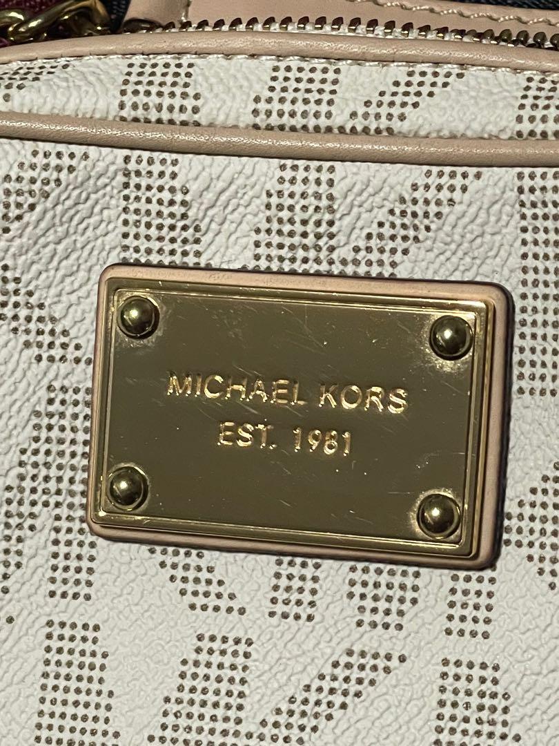 Michael Kors Daniela Large crossbody bag, Women's Fashion, Bags & Wallets, Cross-body  Bags on Carousell