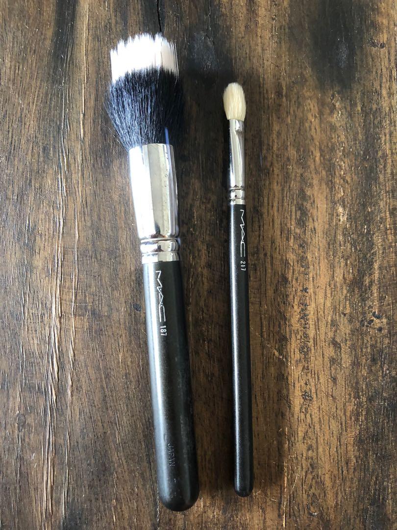 Original Mac Stipling and Blending brush (Category: Makeup) located in Muntinlupa City. Submitted by declutter_with_me (Listing ID 1144325813, Image 1). Description: Original Mac Brushes Brush-187 Brush- 217.