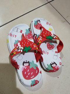 Sandal anak balita ukuran 29 jepit perempuan cewe strawberry cute