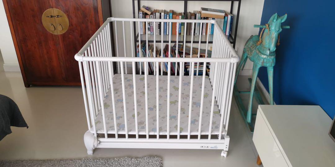 square cot bed