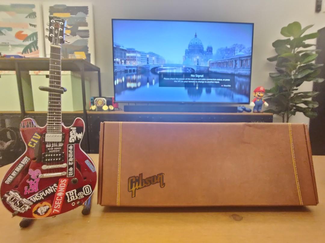 Tom delonge deals mini guitar