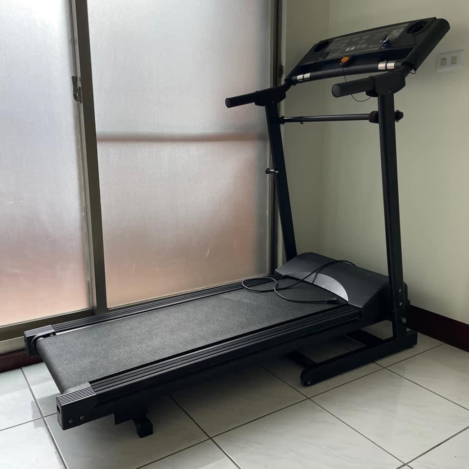 二手 110v 跑步機可摺疊 需自取 運動休閒 健身器材在旋轉拍賣