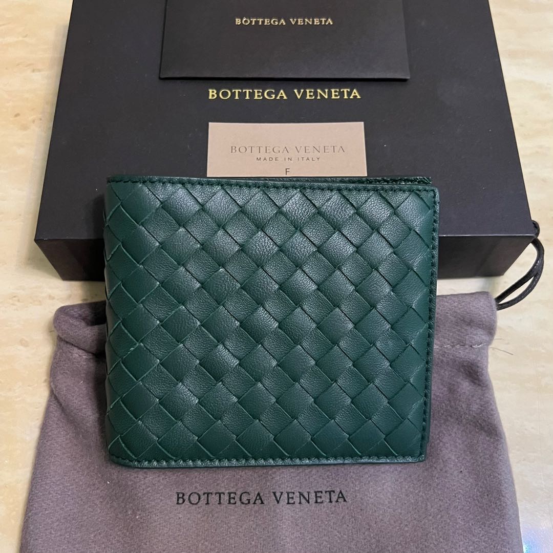 Bottega veneta green wallet new arrivals
