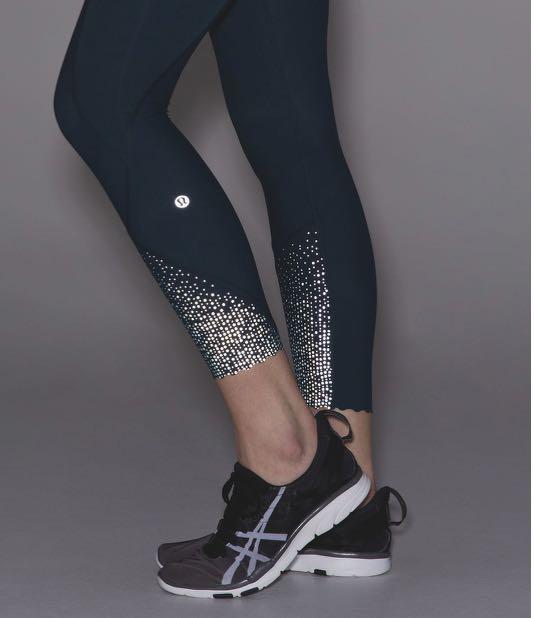 Lululemon tight stuff tights in black with brush stroke detailing size 4,  Men's Fashion, Activewear on Carousell