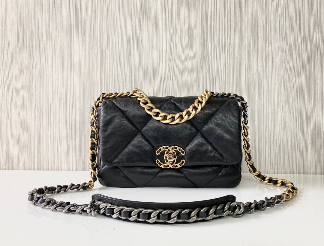 Chanel 19 Flap Bag in Black, Women's Fashion, Bags & Wallets