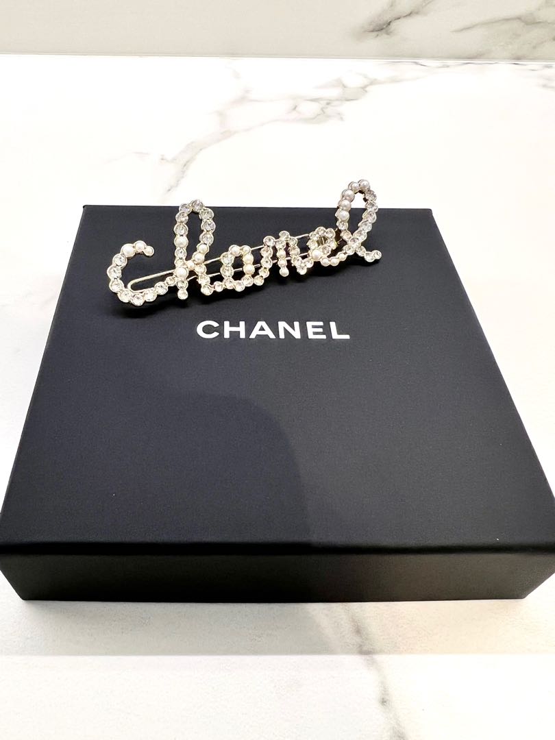 Chanel 19K Script Hair Accessory Barrette, Women's Fashion, Jewelry &  Organisers, Body Jewelry on Carousell